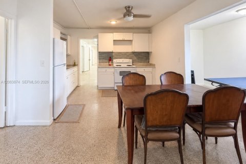 Casa en alquiler en Fort Lauderdale, Florida, 9 dormitorios, 296.08 m2 № 2352551 - foto 6
