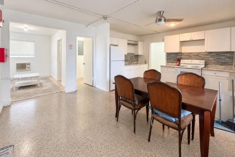 Casa en alquiler en Fort Lauderdale, Florida, 9 dormitorios, 296.08 m2 № 2352551 - foto 7