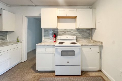 Casa en alquiler en Fort Lauderdale, Florida, 9 dormitorios, 296.08 m2 № 2352551 - foto 10