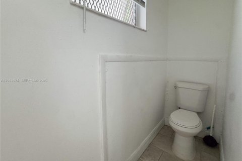 Casa en alquiler en Fort Lauderdale, Florida, 9 dormitorios, 296.08 m2 № 2352551 - foto 14