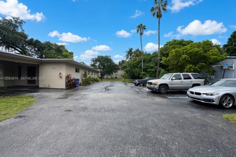 Casa en alquiler en Fort Lauderdale, Florida, 9 dormitorios, 296.08 m2 № 2352551 - foto 4