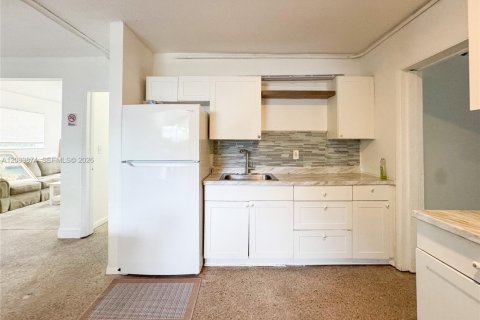 Casa en alquiler en Fort Lauderdale, Florida, 9 dormitorios, 296.08 m2 № 2352551 - foto 9