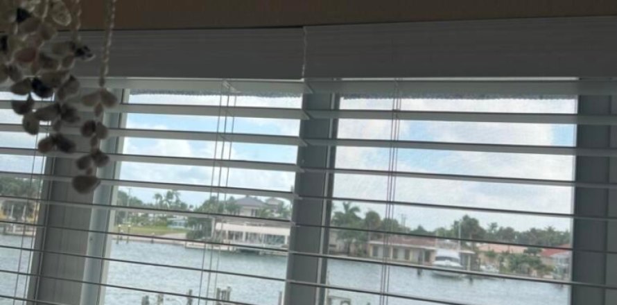 Condo in Fort Pierce, Florida, 1 bedroom № 815304