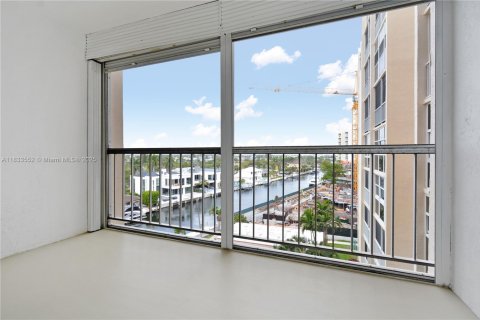 Condo in Pompano Beach, Florida, 1 bedroom  № 1814624 - photo 11