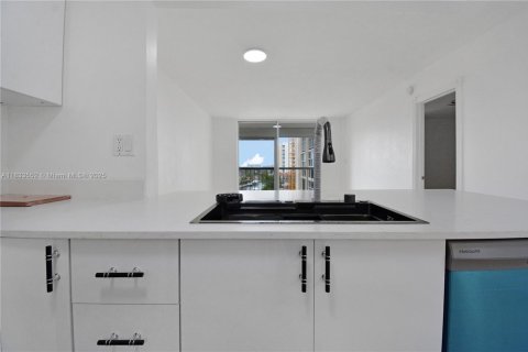 Condo in Pompano Beach, Florida, 1 bedroom  № 1814624 - photo 8