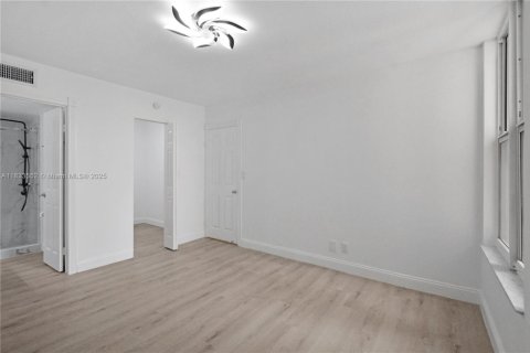 Condo in Pompano Beach, Florida, 1 bedroom  № 1814624 - photo 15