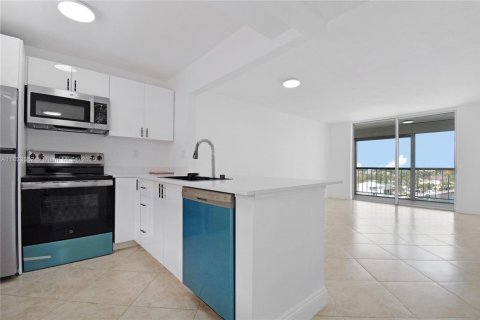 Condo in Pompano Beach, Florida, 1 bedroom  № 1814624 - photo 6