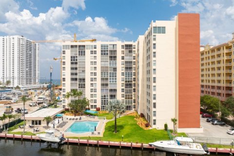 Condo in Pompano Beach, Florida, 1 bedroom  № 1814624 - photo 22
