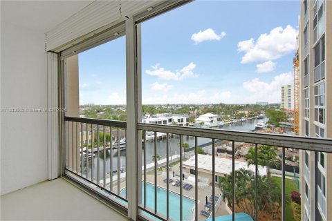 Condo in Pompano Beach, Florida, 1 bedroom  № 1814624 - photo 12