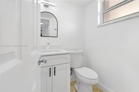 Condo in Pompano Beach, Florida, 1 bedroom  № 1814624 - photo 14