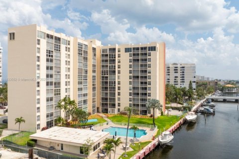 Condo in Pompano Beach, Florida, 1 bedroom  № 1814624 - photo 23