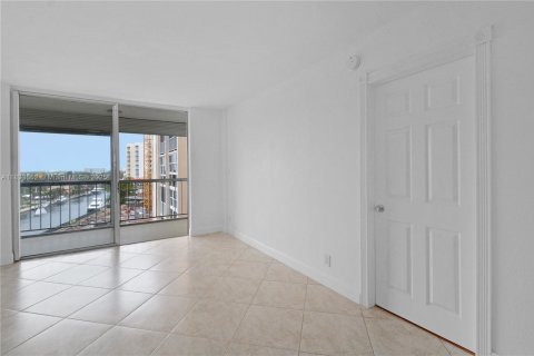 Condo in Pompano Beach, Florida, 1 bedroom  № 1814624 - photo 10
