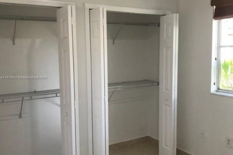 Townhouse in Doral, Florida 4 bedrooms, 140 sq.m. № 1970793 - photo 12