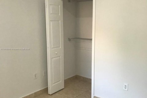 Townhouse in Doral, Florida 4 bedrooms, 140 sq.m. № 1970793 - photo 11