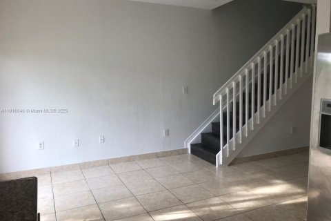 Townhouse in Doral, Florida 4 bedrooms, 140 sq.m. № 1970793 - photo 14