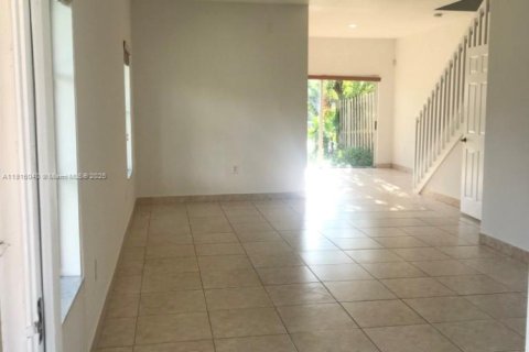 Townhouse in Doral, Florida 4 bedrooms, 140 sq.m. № 1970793 - photo 2