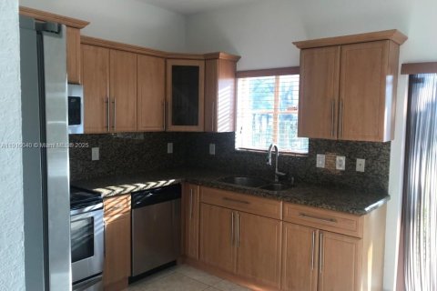 Townhouse in Doral, Florida 4 bedrooms, 140 sq.m. № 1970793 - photo 7