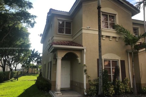 Townhouse in Doral, Florida 4 bedrooms, 140 sq.m. № 1970793 - photo 1