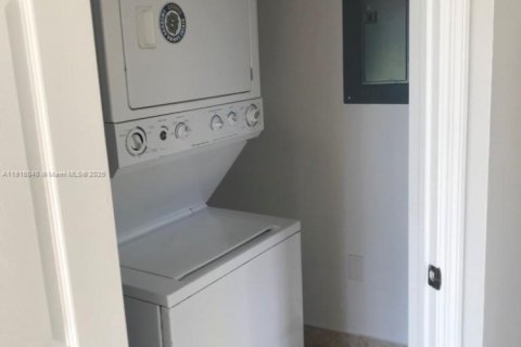 Townhouse in Doral, Florida 4 bedrooms, 140 sq.m. № 1970793 - photo 5