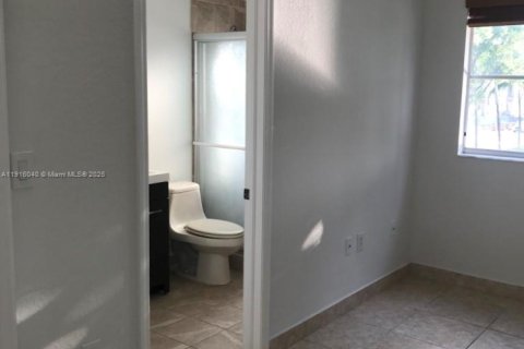 Townhouse in Doral, Florida 4 bedrooms, 140 sq.m. № 1970793 - photo 8