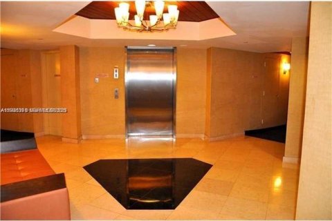 Condominio en venta en Aventura, Florida, 2 dormitorios, 120.96 m2 № 1994361 - foto 2
