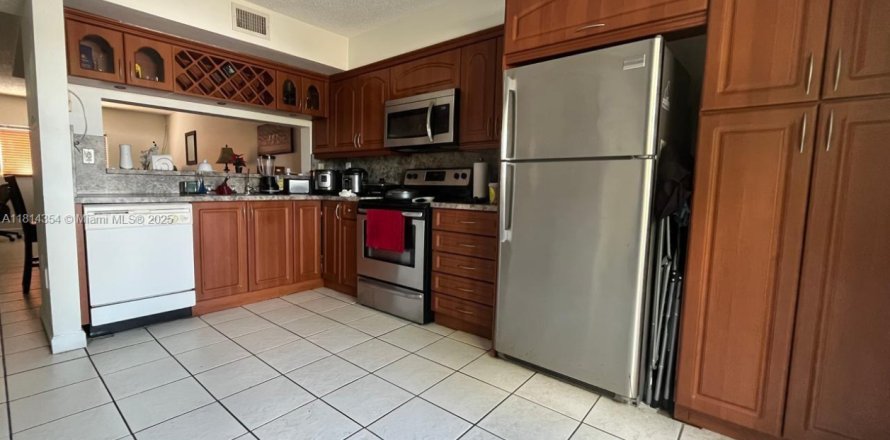 Condo in Miami, Florida, 2 bedrooms  № 2079830