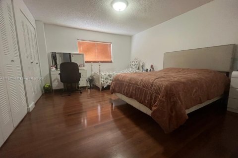 Condo in Miami, Florida, 2 bedrooms  № 2079830 - photo 8