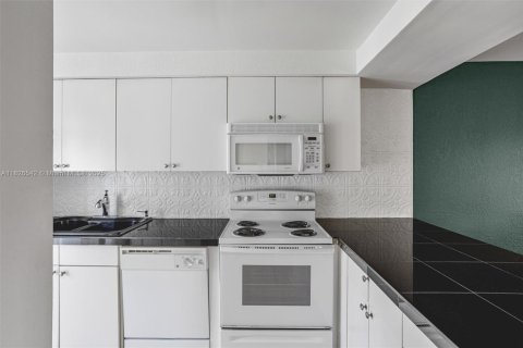 Condominio en venta en Coral Springs, Florida, 2 dormitorios, 112.69 m2 № 1801093 - foto 6