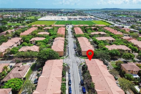 Купить таунхаус в Майами, Флорида 4 спальни, 155.33м2, № 2048279 - фото 2