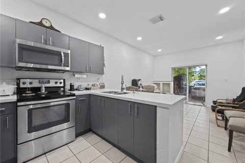 Купить таунхаус в Майами, Флорида 4 спальни, 155.33м2, № 2048279 - фото 30