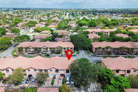 Купить таунхаус в Майами, Флорида 4 спальни, 155.33м2, № 2048279 - фото 4