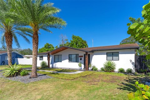 Купить виллу или дом в Майами, Флорида 4 спальни, 163.23м2, № 2068493 - фото 2