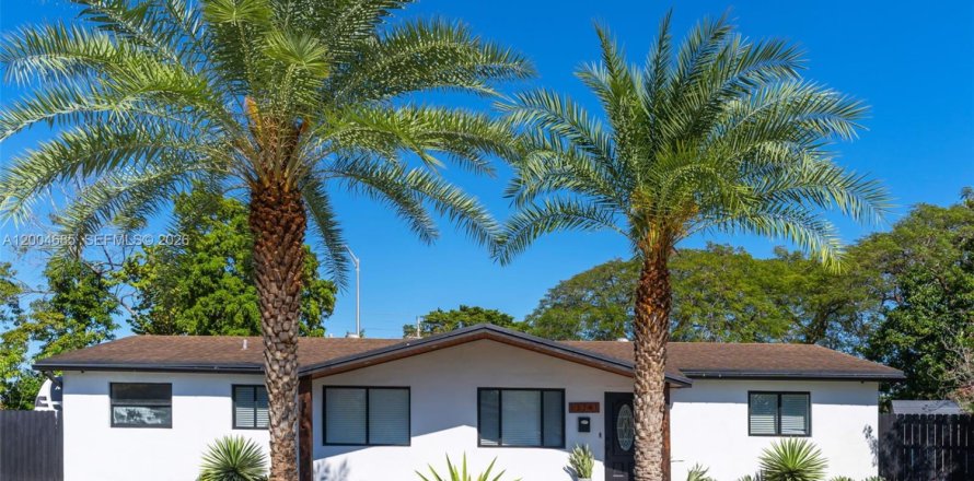 Дом в Майами, Флорида 4 спальни, 163.23м2 № 2068493