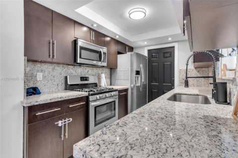 Купить виллу или дом в Майами, Флорида 4 спальни, 163.23м2, № 2068493 - фото 12