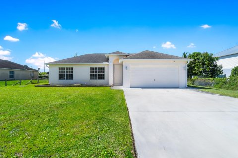 House in Okeechobee, Florida 3 bedrooms, 144.46 sq.m. № 2088123