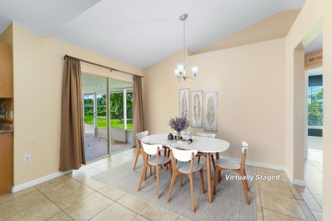 House in Okeechobee, Florida 3 bedrooms, 144.46 sq.m. № 2088123 - photo 7
