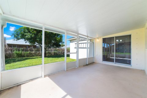 House in Okeechobee, Florida 3 bedrooms, 144.46 sq.m. № 2088123 - photo 24