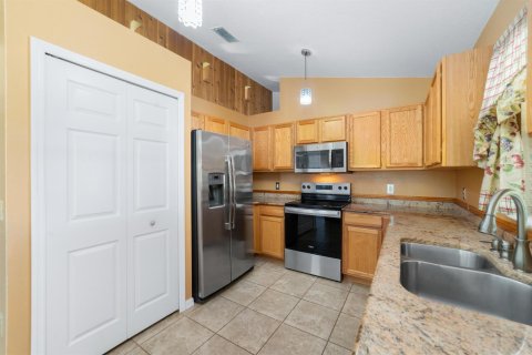 House in Okeechobee, Florida 3 bedrooms, 144.46 sq.m. № 2088123 - photo 5