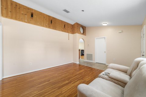 House in Okeechobee, Florida 3 bedrooms, 144.46 sq.m. № 2088123 - photo 3