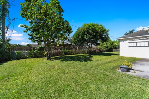 House in Okeechobee, Florida 3 bedrooms, 144.46 sq.m. № 2088123 - photo 27