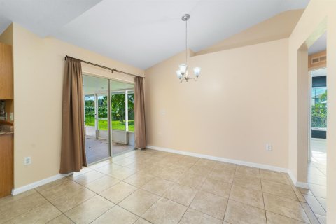 House in Okeechobee, Florida 3 bedrooms, 144.46 sq.m. № 2088123 - photo 8