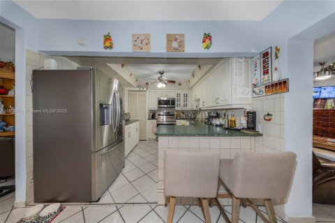 Casa en venta en Hialeah, Florida, 5 dormitorios, 174.28 m2 № 1788602 - foto 29