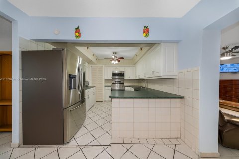 Casa en venta en Hialeah, Florida, 5 dormitorios, 174.28 m2 № 1788602 - foto 28