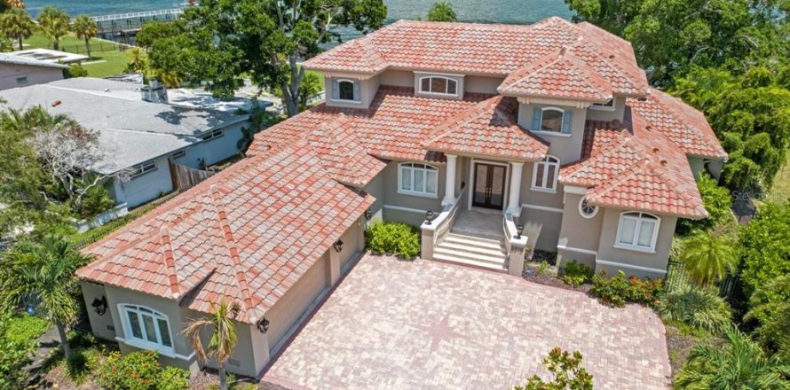 Casa en Saint Petersburg, Florida 5 dormitorios, 405.7 m2 № 2203974