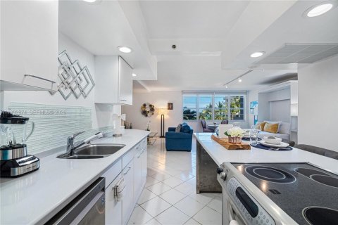 Снять в аренду квартиру в Майами-Бич, Флорида 52.95м2, № 2063892 - фото 12