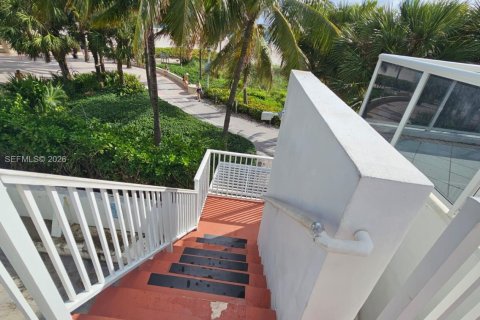 Снять в аренду квартиру в Майами-Бич, Флорида 52.95м2, № 2063892 - фото 27