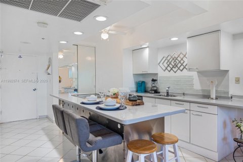 Снять в аренду квартиру в Майами-Бич, Флорида 52.95м2, № 2063892 - фото 9
