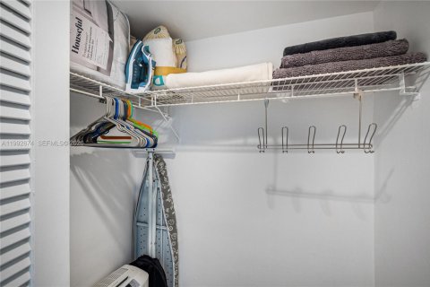 Снять в аренду квартиру в Майами-Бич, Флорида 52.95м2, № 2063892 - фото 17