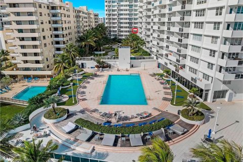 Снять в аренду квартиру в Майами-Бич, Флорида 52.95м2, № 2063892 - фото 26