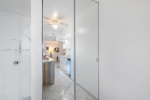 Снять в аренду квартиру в Майами-Бич, Флорида 52.95м2, № 2063892 - фото 14